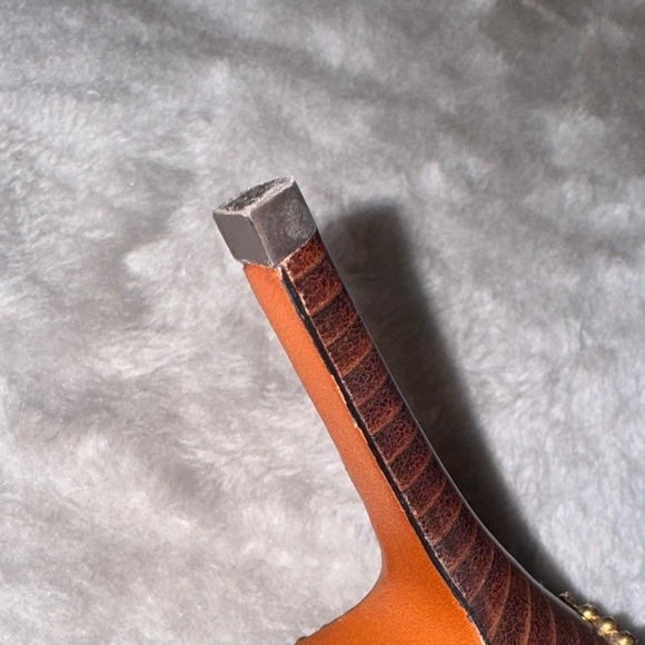 Coach Waverly Black Leather Gold Beaded Heels Size 6.5 - Picture 11 of 13